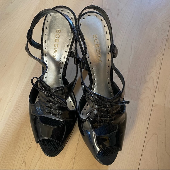 BCBG - BCBGirls womens size 9.5 patent leather Y2K tuxedo style sling back pumps - Picture 12 of 12